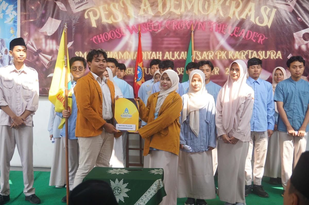Estafet Kepemimpinan, SMALKA Gelar Pelantikan Bersama Empat Organisasi Otonom