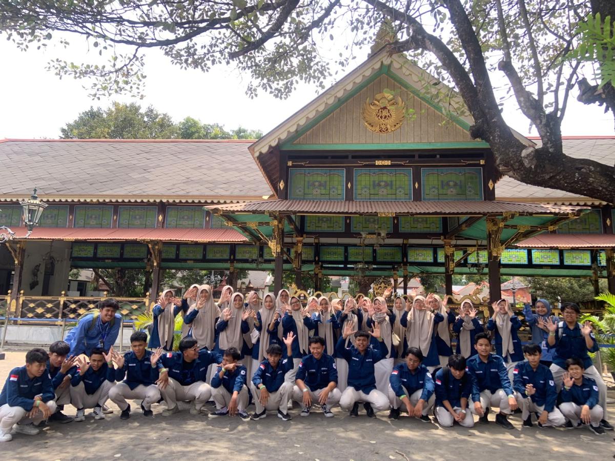 Outing Class ke Jogjakarta: Siswa Kelas 10 Belajar Sains dan Budaya